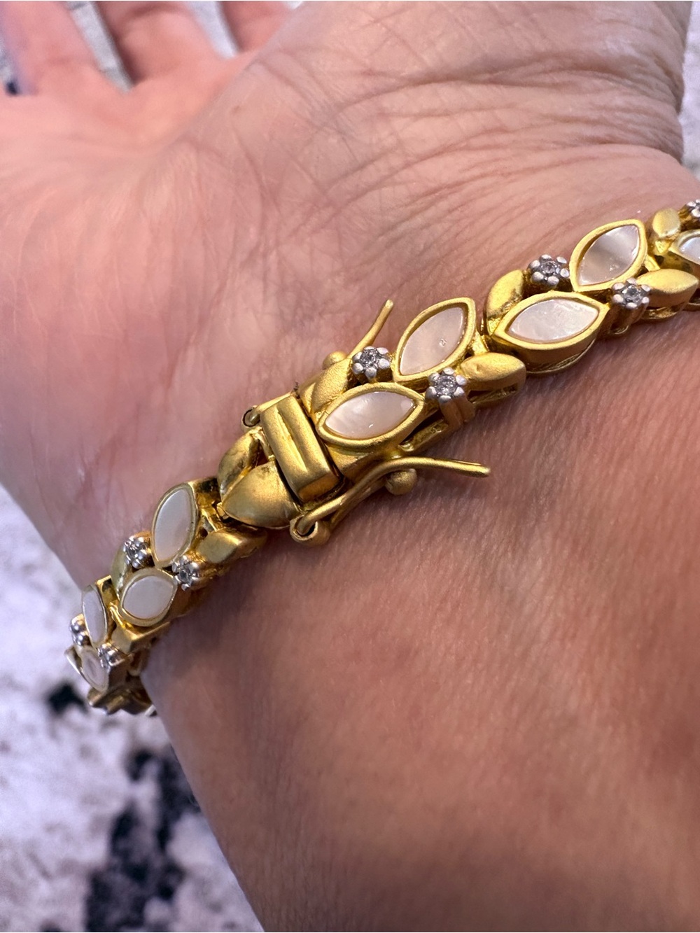 Freida Rothman Brooklyn in Bloom Mother-of-Pearl Leaf Bracelet LIKE NEW! - Picture 3 of 5